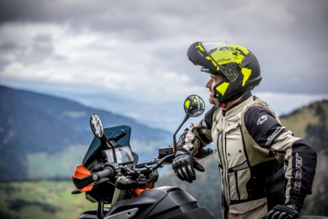 Neue Helme von HJC und Schuberth